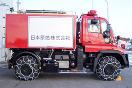 Fire engine that can move around on uneven ground